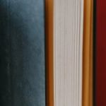 Меланхоличная атмосфера изучения иностранных языков с книгами